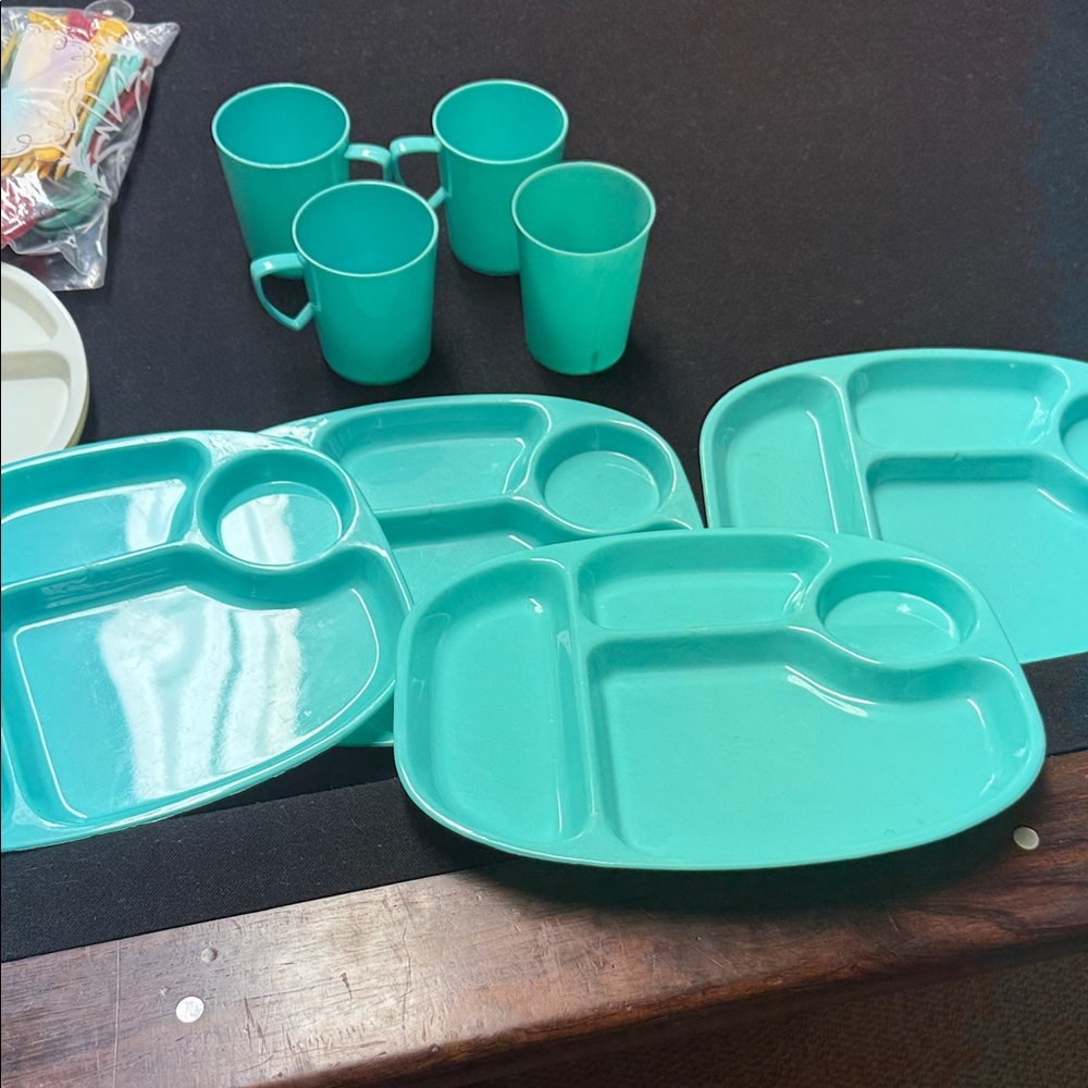 Colorful Plastic Dinnerware Set - Picture 10 of 15